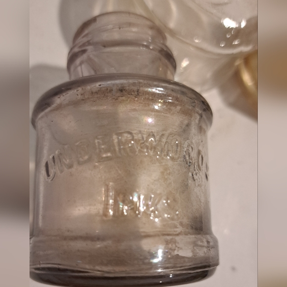 3 Fountain School Desk Inkwell, 1 Moyer, 1 Purple Underwood and 1 clear. - Picture 5 of 6